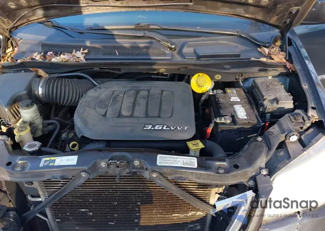 2014 Chrysler Town & Country Touring из США, поврежденный, VIN 2C4RC1BG1ER358333